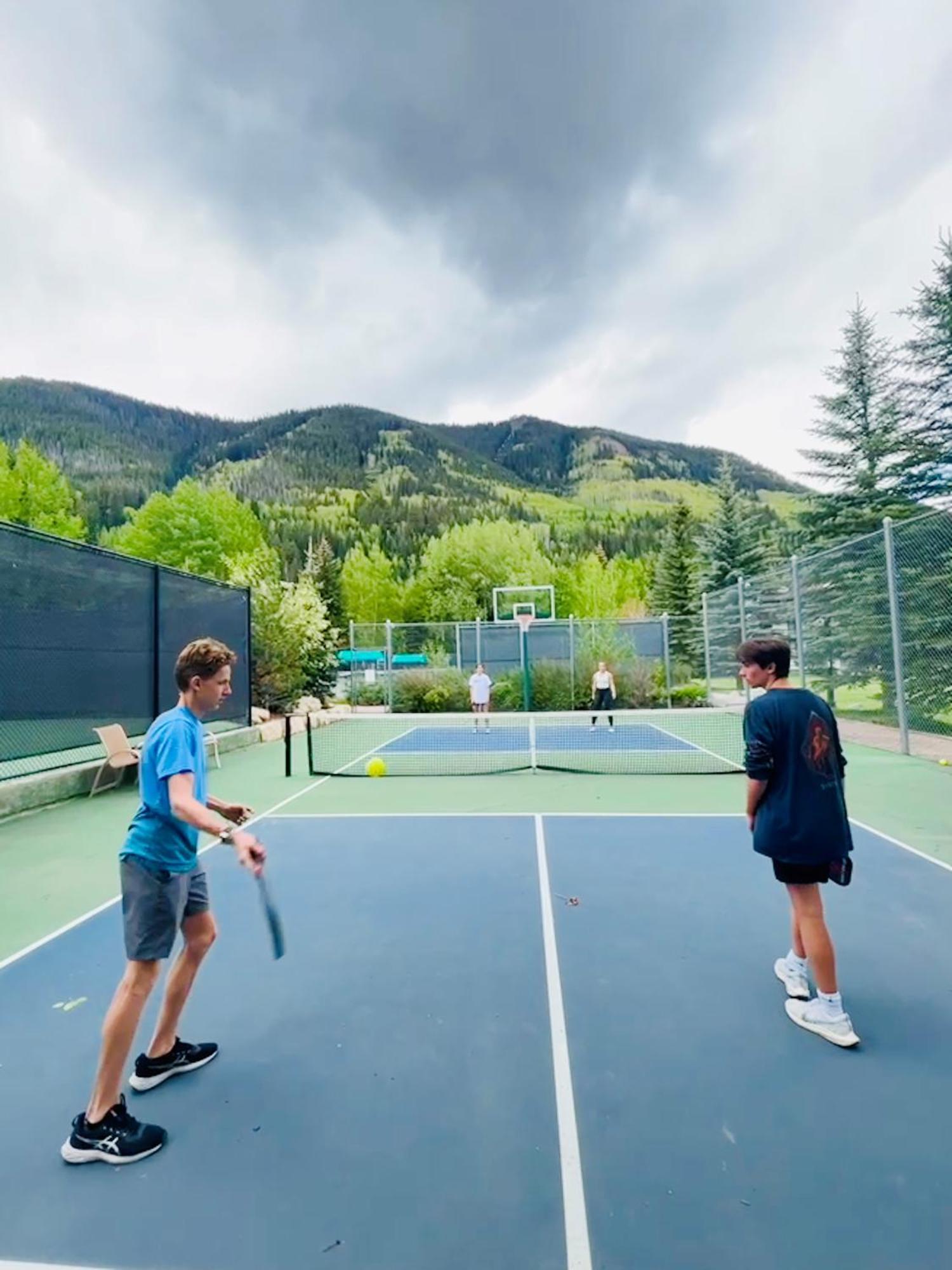 Vail Racquet Club Mountain Resort Exterior photo