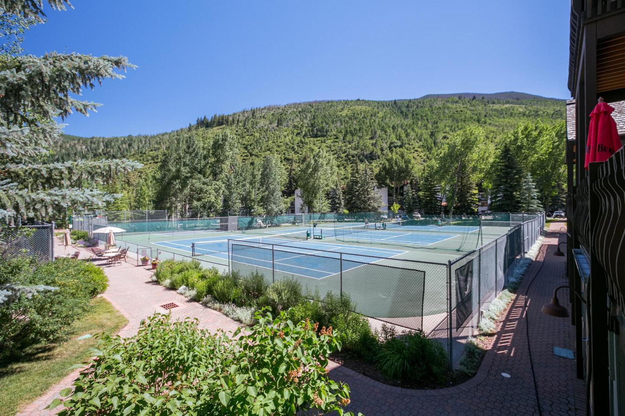 Vail Racquet Club Mountain Resort Exterior photo